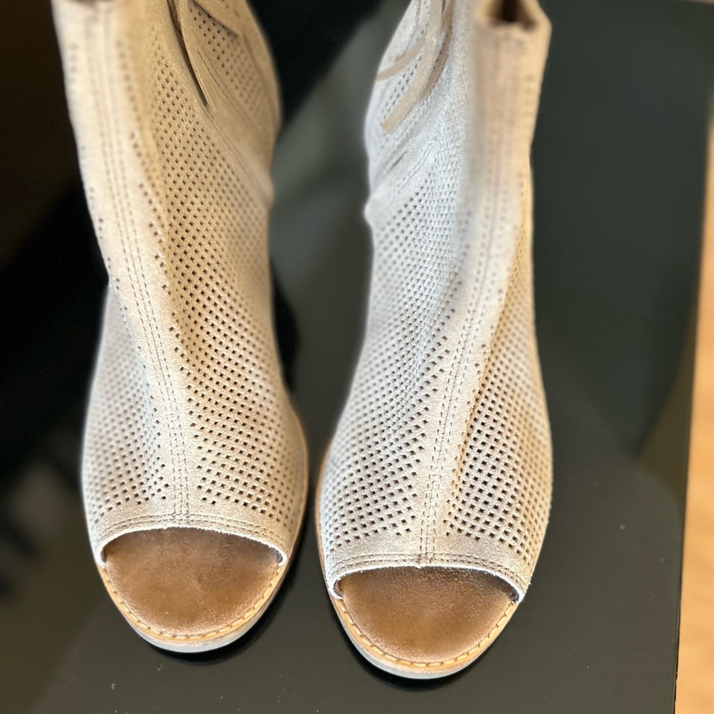 Women's Tom’s Tan Ankle Boots - Picture 4 of 6